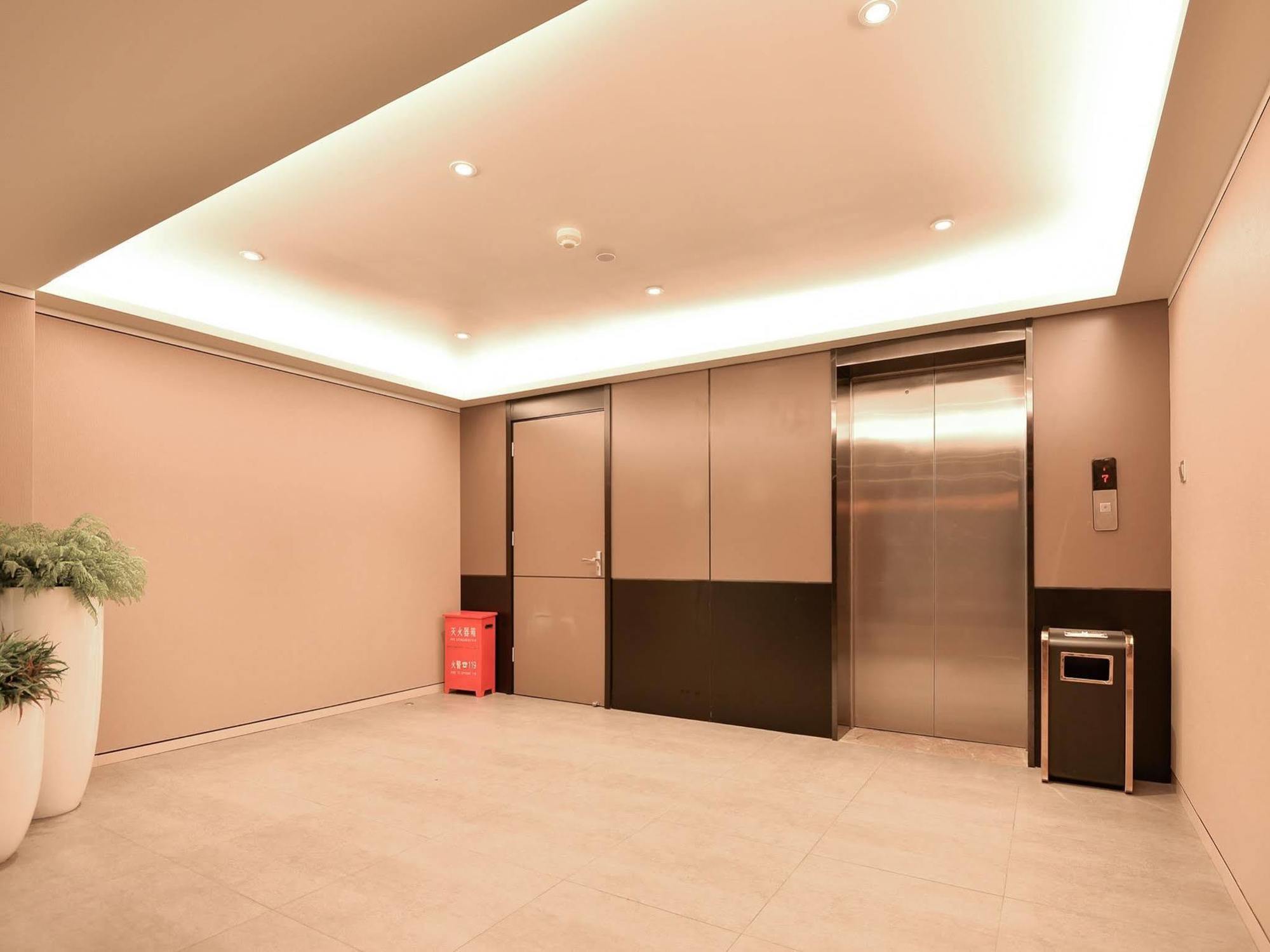 Home Inns Plus Shanghai Xujiahui Branch Exterior foto