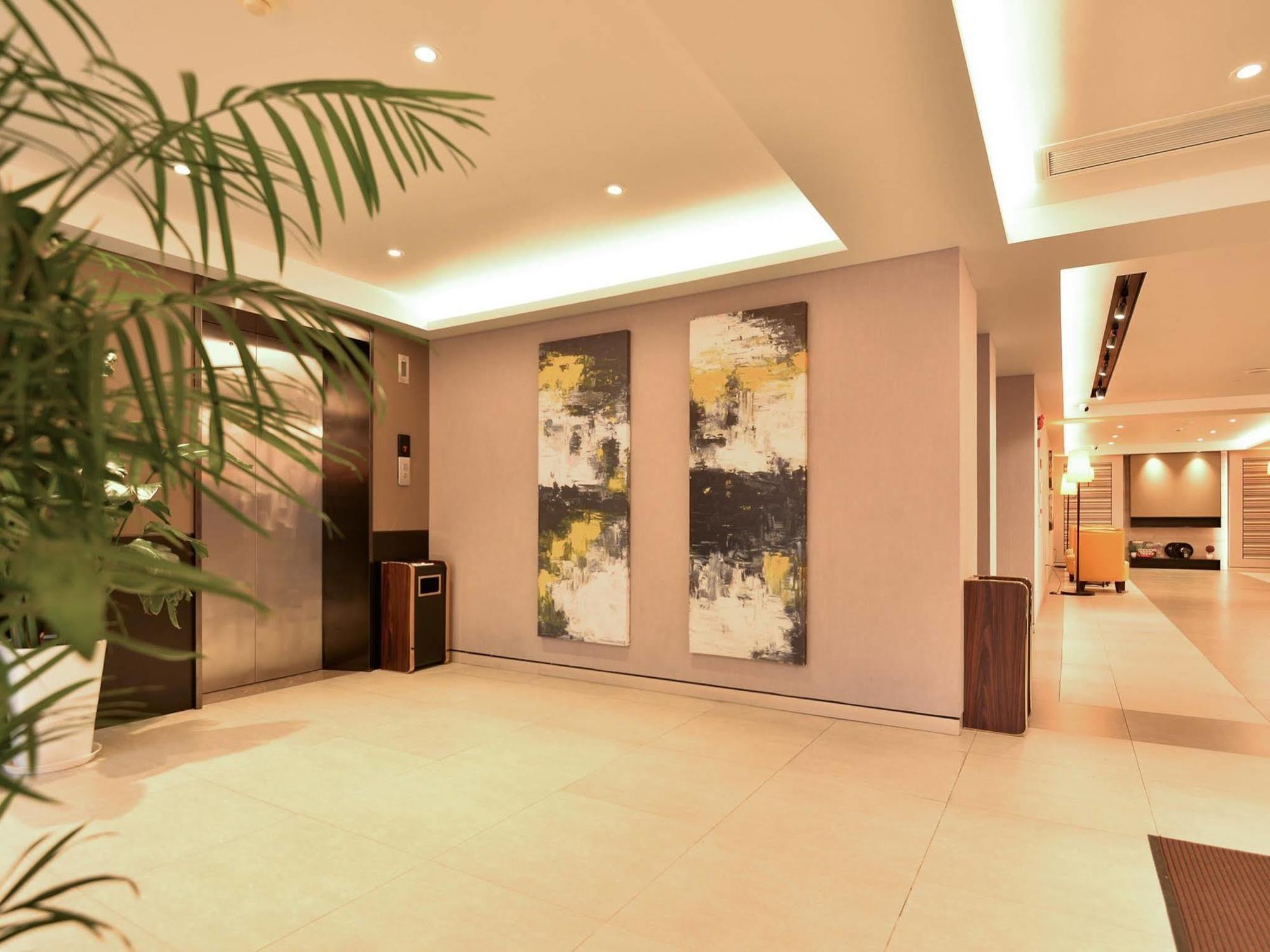 Home Inns Plus Shanghai Xujiahui Branch Exterior foto