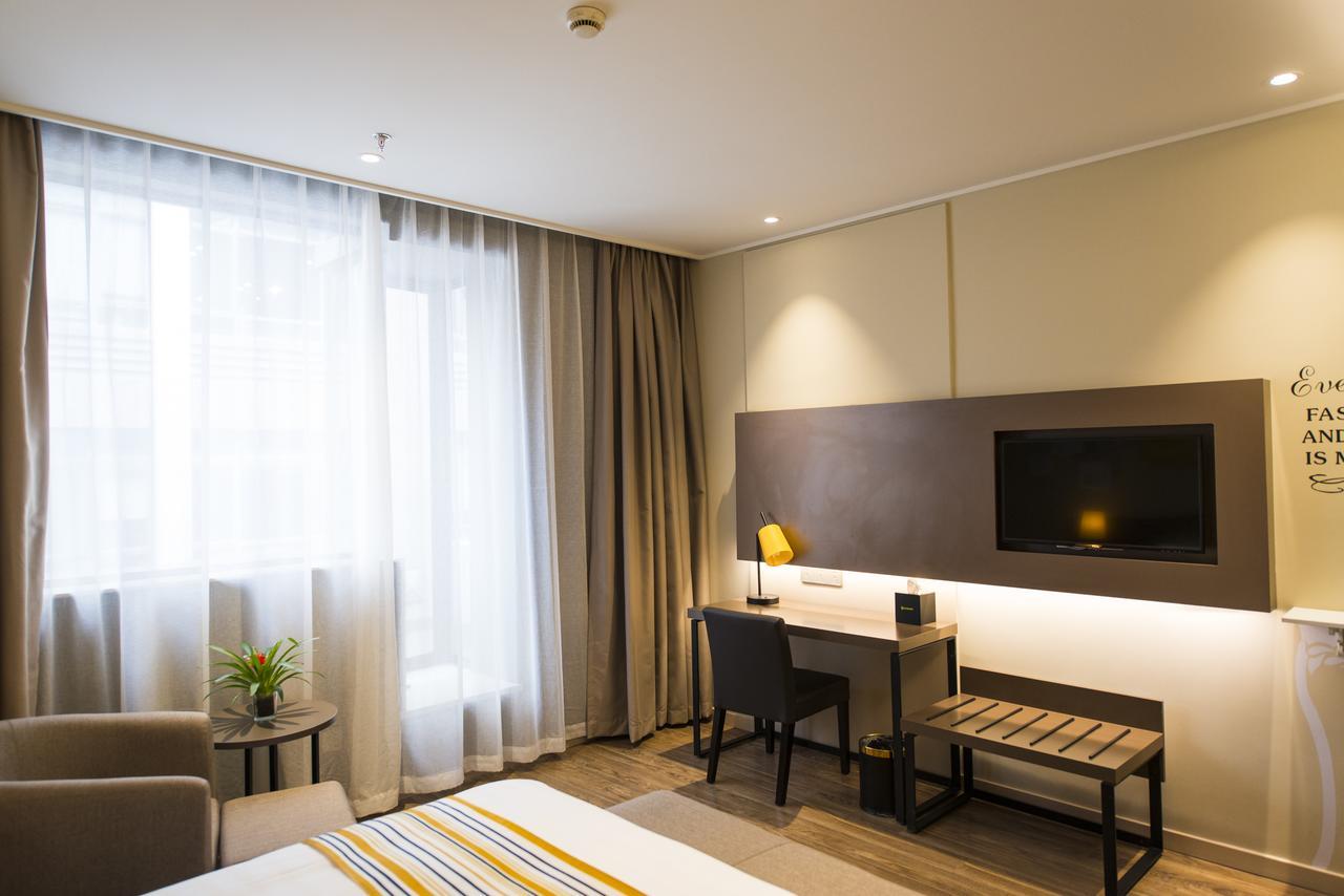 Home Inns Plus Shanghai Xujiahui Branch Exterior foto